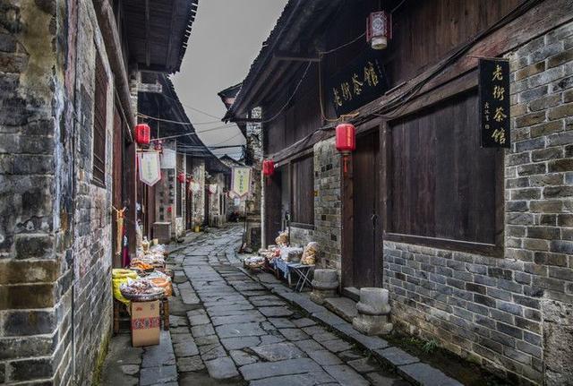 GOG 喜加一:回合制策略游戏《莫德海姆:诅咒之城》免费领